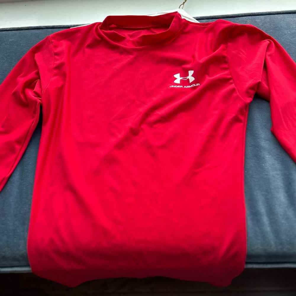 2 red Under Armour Heat Gear Compression Shirts Mens Medium